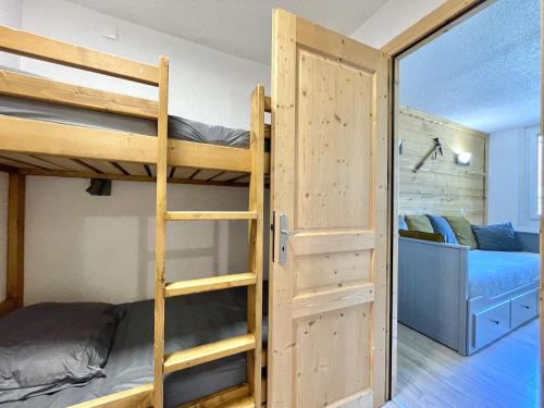 BO421 Studio confortable skis au pieds 3 Vallees