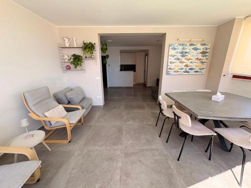 Apartment Ama with private parking, sea view, pool