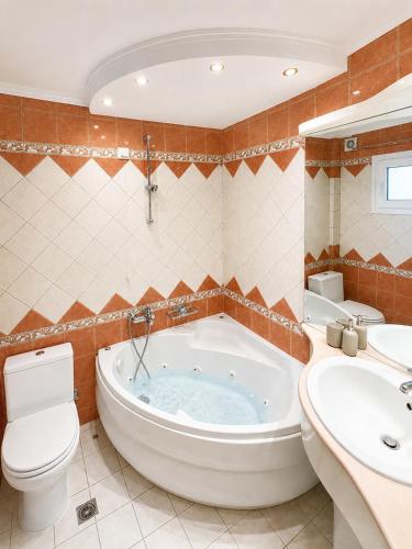 2-bedroom, 6 Guests, City center, Free parking