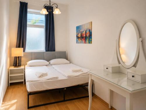 Cozy 1BR Apt with Living Room & Garden Included