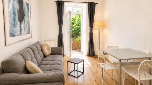 Cozy 1BR Apt with Living Room & Garden Included