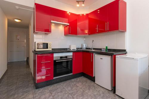Wonderful 1 Bedroom Apartment Communal Heated Pool