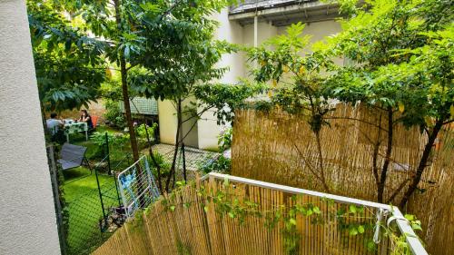 Cozy 1BR Apt with Living Room & Garden Included