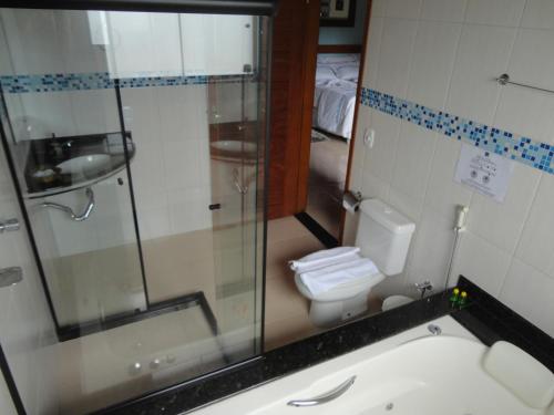 Ett badrum på Pousada Ponta da Pedra