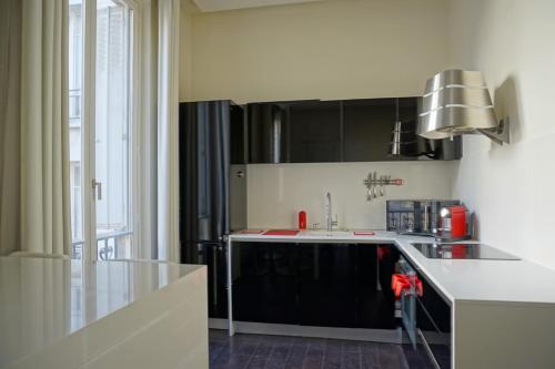 Rue Lincoln - Paris 8 - 2080
