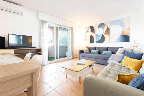 Palm Beach 3 BDR apartment with terrasse & parking close beaches