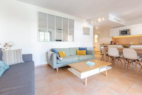 Palm Beach 3 BDR apartment with terrasse & parking close beaches