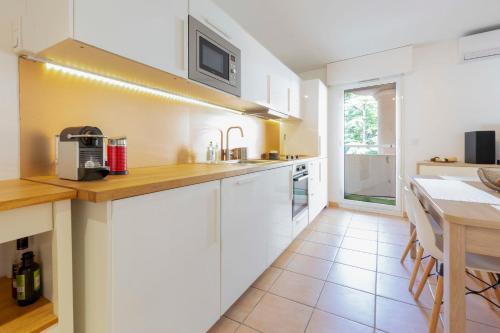 Palm Beach 3 BDR apartment with terrasse & parking close beaches