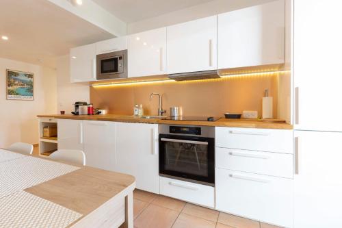 Palm Beach 3 BDR apartment with terrasse & parking close beaches
