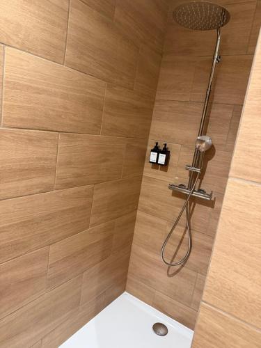 Suite du Spa 5 - Parking Privé Gratuit à Reims