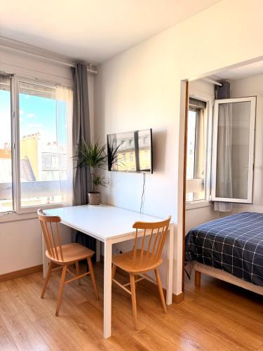 Central Apartment in Core Marais