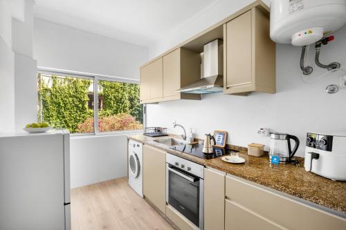 Bright Apartment | Trindade & City Centre
