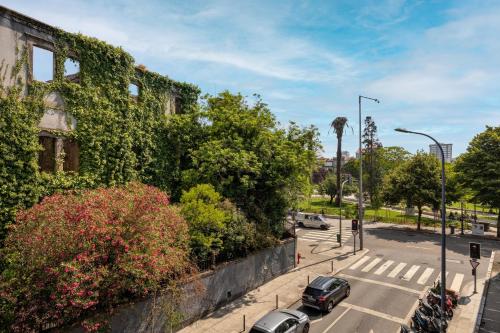 Bright Apartment | Trindade & City Centre