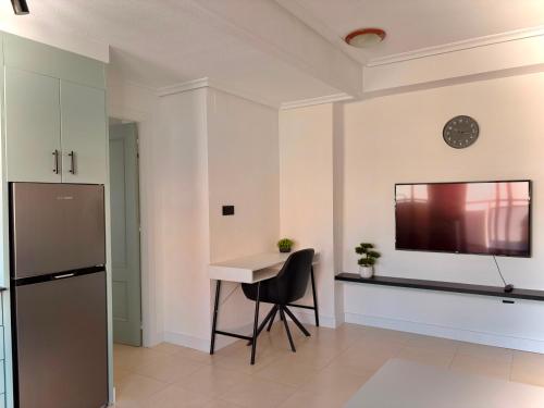 Modern Penthouse with Large Terrace 50m from Los Locos Beach