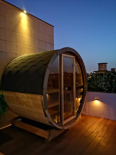 Vita Portucale ! Private Rooftop Retreat with Sauna & Jacuzzi