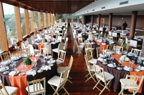 a large banquet hall with tables and chairs with tablesearcher at Quinta do Louredo Hotel in Espinhel