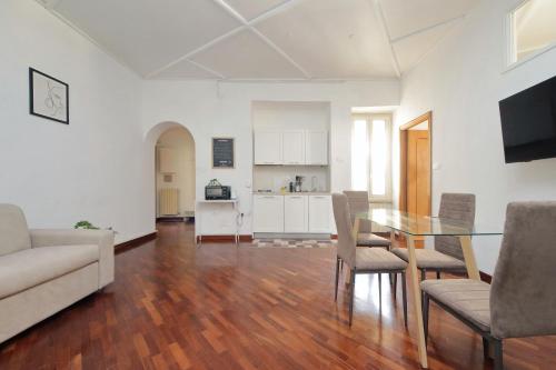 Comfy apartment next to Termini station