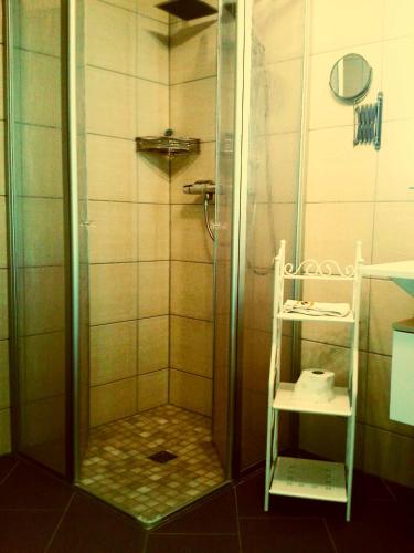 Bilik mandi di FeWo Sonnenblume mit sauna