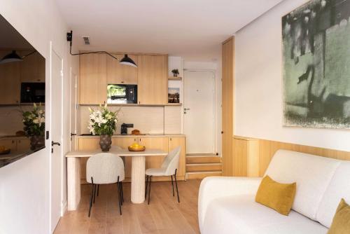 Elegant A C Apartment 1BR - 4P - Nation