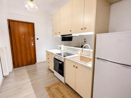 Easy Guest House - Patras City Center