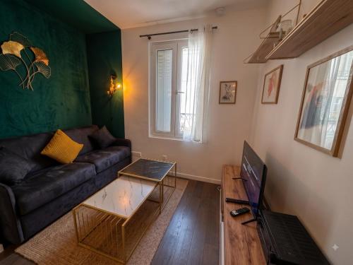 Parisian cozy space 2 steps from Canal Saint-Martin app 19