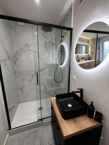 Parisian cozy space 2 steps from Canal Saint-Martin app 19