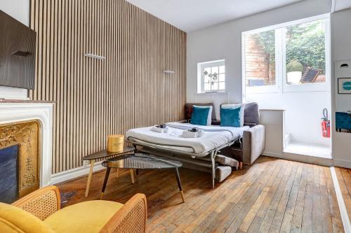 Studio with terrasse AC - Champs-Elysees