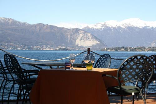 Foto da galeria de Appartamento De Angeli em Laveno-Mombello