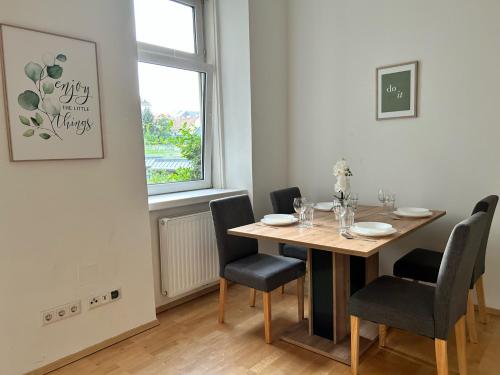 Central Stylish Apartment with Free Parking