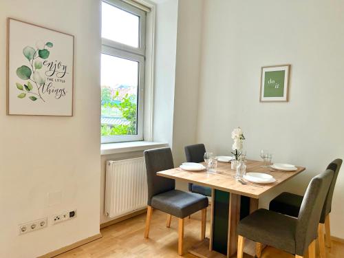 Central Stylish Apartment with Free Parking