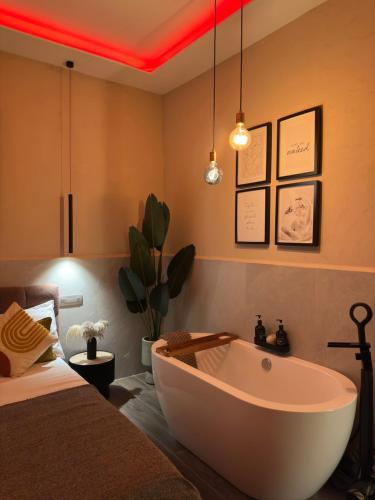Falco Deluxe Home - Naples Airport & Town