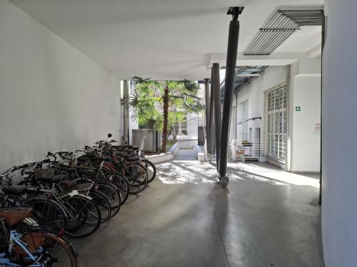 Artsy Loft Room - Metro M4 Linate airport to Duomo