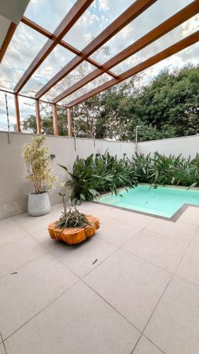 Casa completa com piscina e hidromassagem