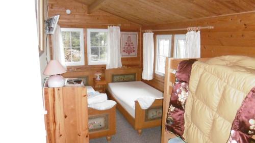 a bedroom with a bed and a desk in a cabin at Spargelhof in Sudwalde