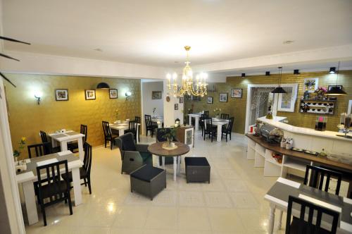 Lounge nebo bar v ubytování Renaissance Hotel Tbilisi