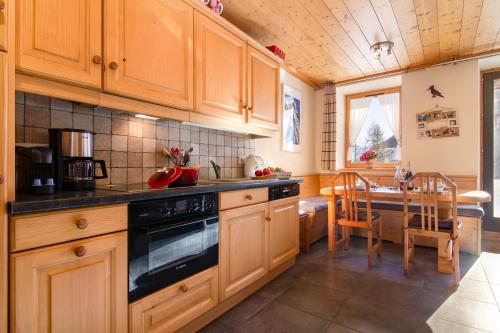 Apt Arsene2 Mont Blanc view for 5 next to ski - Happy Rentals