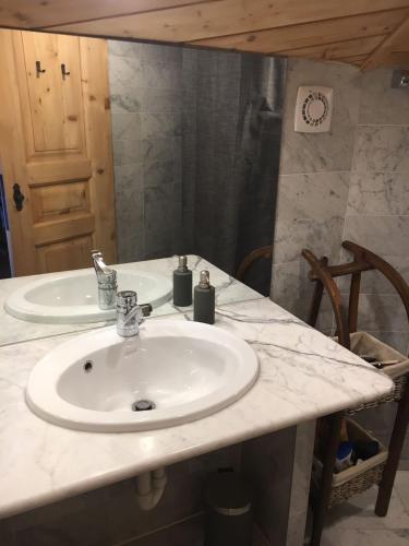 a bathroom with a white sink and a counter at Studio 166 Le Bristol Villars in Villars-sur-Ollon