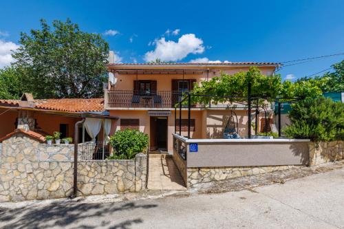 House Papinka with Private Pool & Garden - Happy Rentals