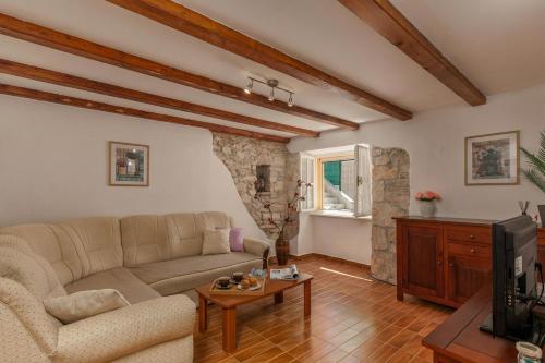 House Papinka with Private Pool & Garden - Happy Rentals