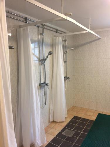 Vonios kambarys apgyvendinimo įstaigoje Bengtssons Loge