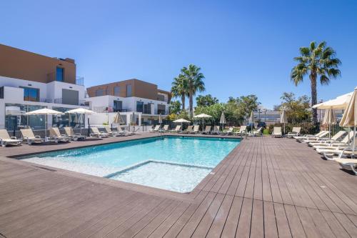 Luxury 2br With Terrace 5-min Walk