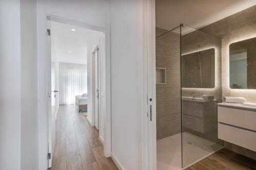 Luxury 2br With Terrace 5-min Walk