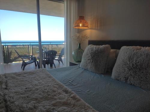 Adosado con fantásticas vistas al mar y piscina.