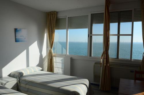 Tempat tidur dalam kamar di Apartamento Mar Puerto Sherry