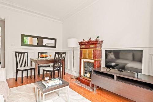 BnBNova - 2BR - Near Eiffel Tower and Montparnasse