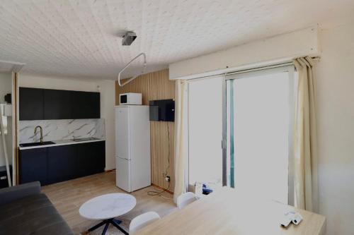 Panoramic Sea View Cozy Renovated Apartment