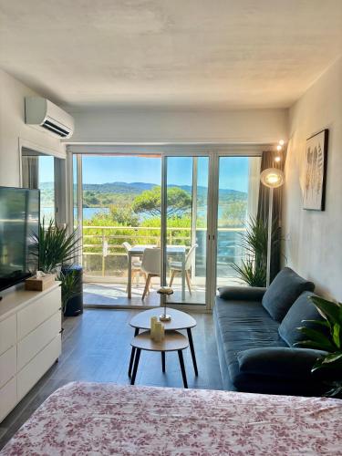 Appartement Front de Mer entre l'étang de Villepey et la plage