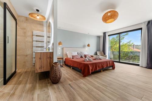 Luxury 3-bedroom apartment, air-conditioned, with spa