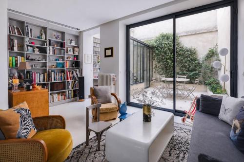 Sumptuous house with patio