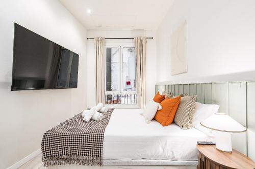 Elegant and Spacious Apartment Steps from Plaza Catalunya